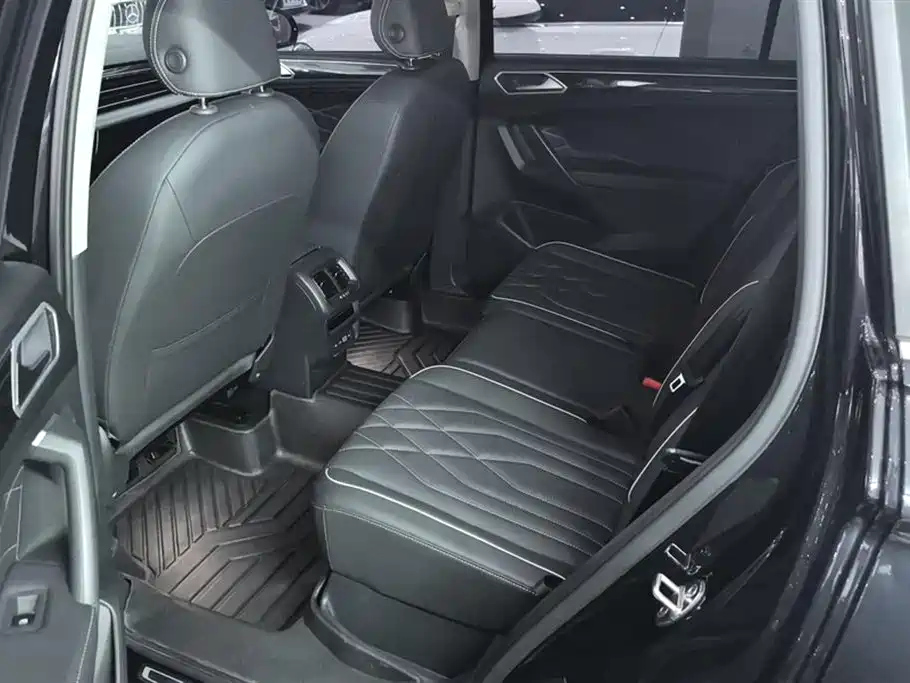 VOLKSWAGEN TIGUAN L 2023