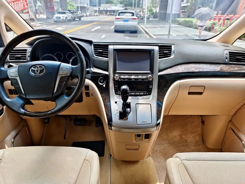 TOYOTA ALPHARD 2012