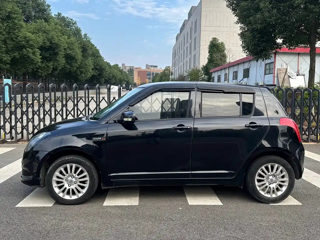 SUZUKI SWIFT 2010
