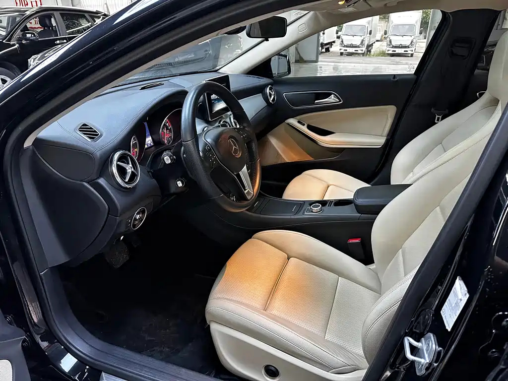 MERCEDES BENZ GLA 2016