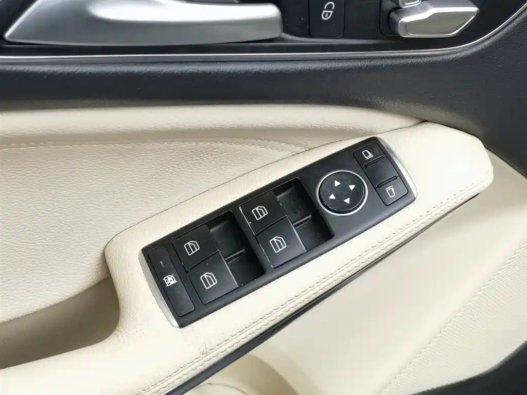 MERCEDES BENZ GLA 2017