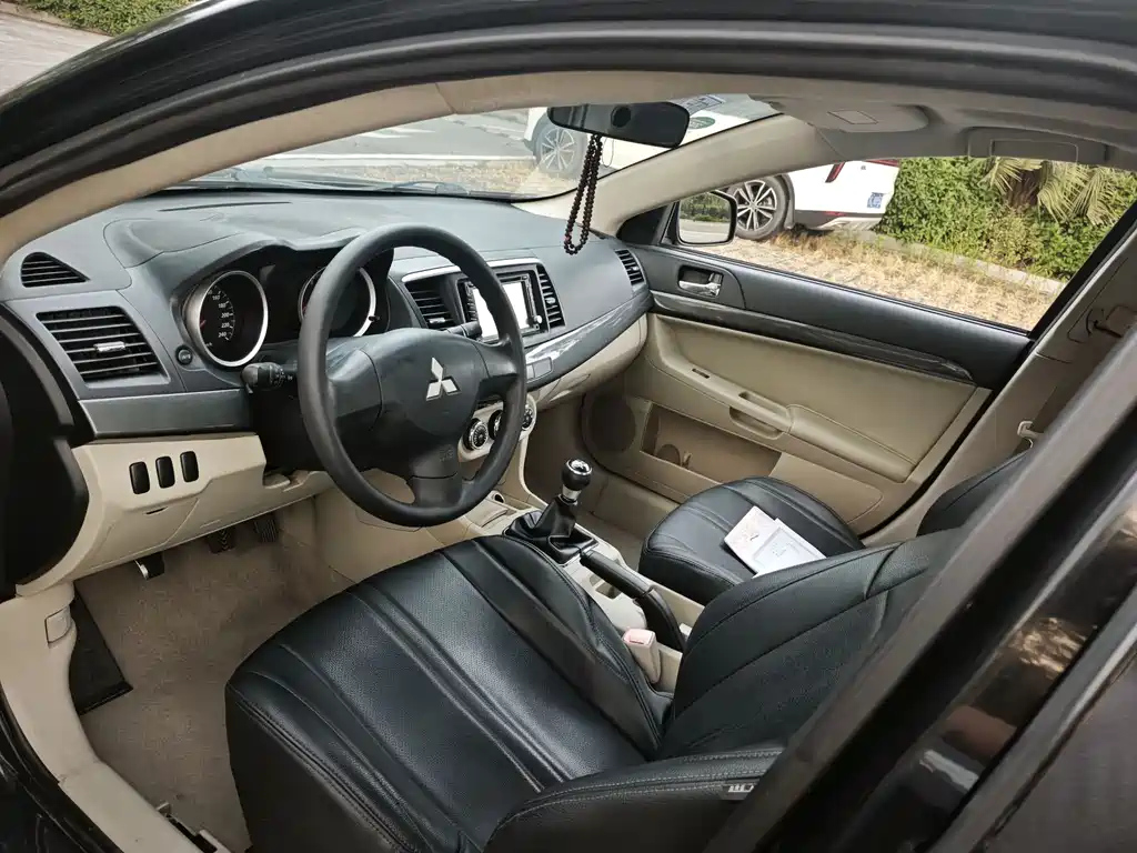 MITSUBISHI LANCER EX 2013