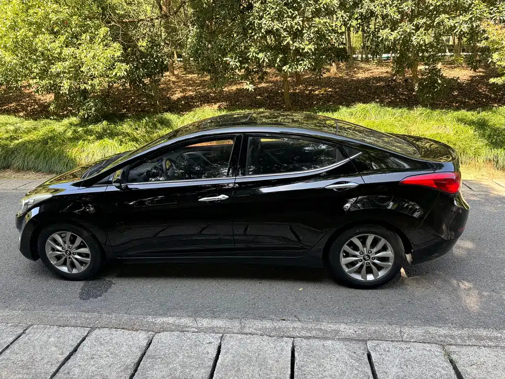 HYUNDAI ELANTRA 2015