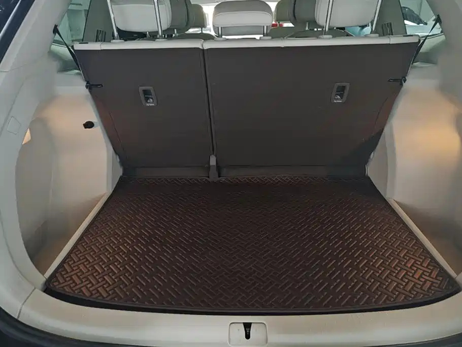 VOLKSWAGEN VILORAN 2023