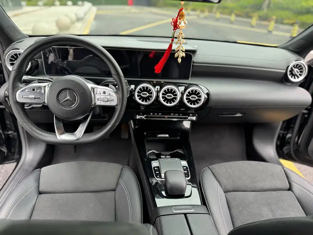 MERCEDES BENZ A-CLASS 2020