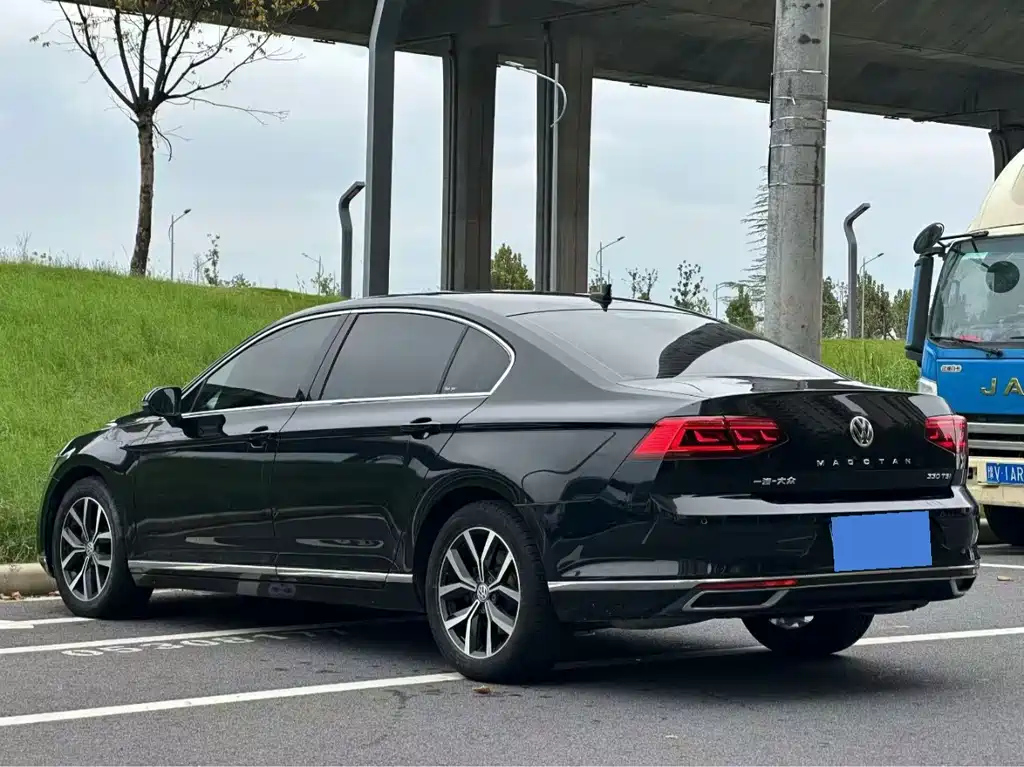 VOLKSWAGEN MAGOTAN 2020