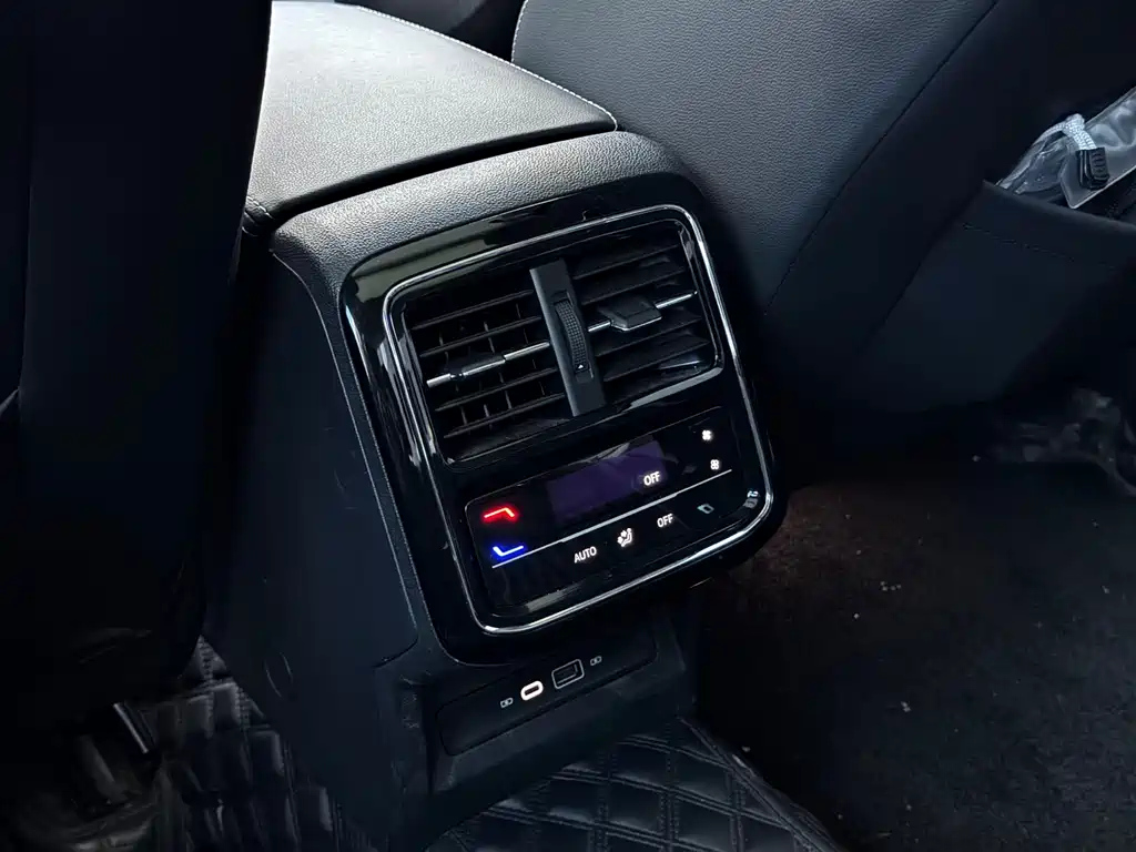 VOLKSWAGEN PASSAT 2023