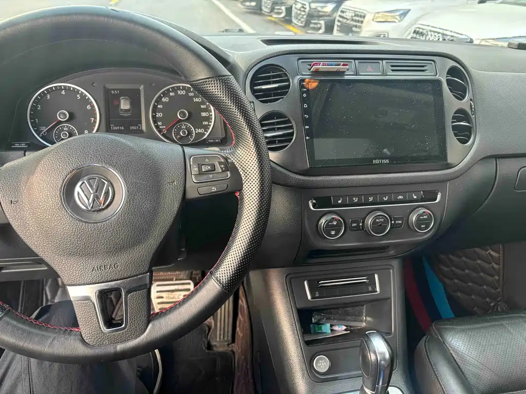 VOLKSWAGEN TIGUAN 2014