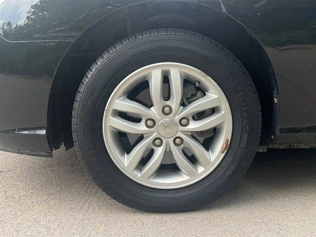 HYUNDAI CELESTA 2011