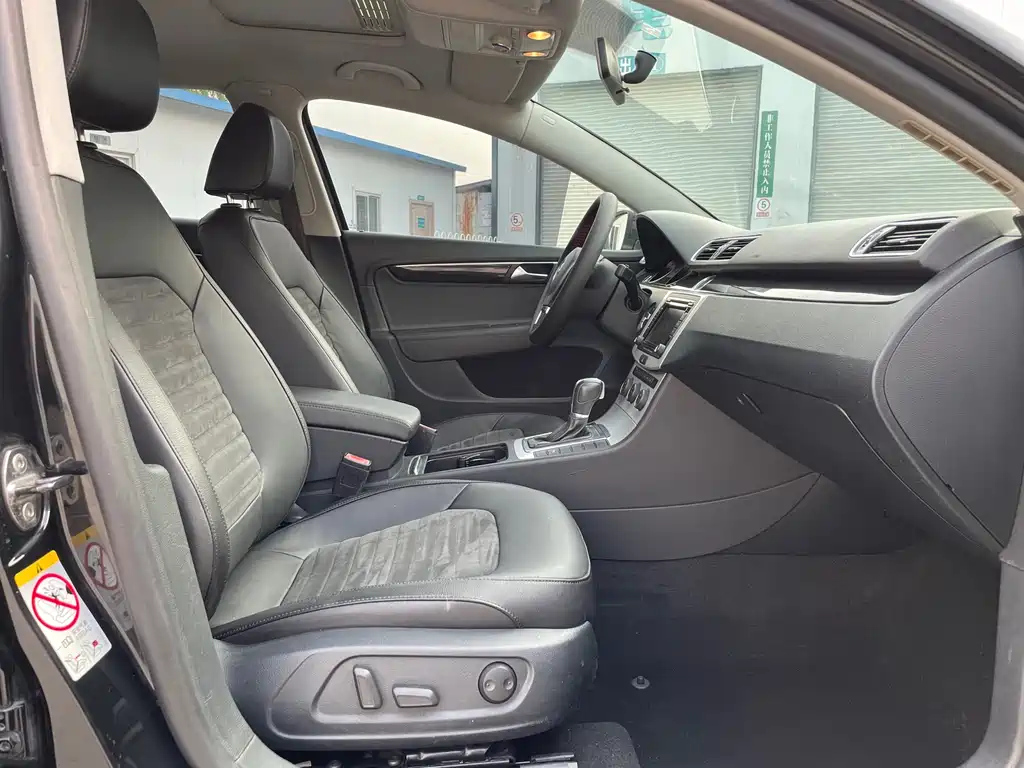 VOLKSWAGEN MAGOTAN 2015