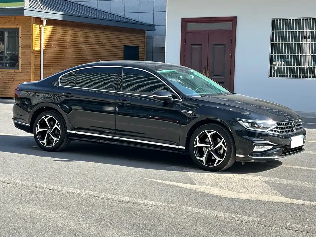 VOLKSWAGEN MAGOTAN 2024