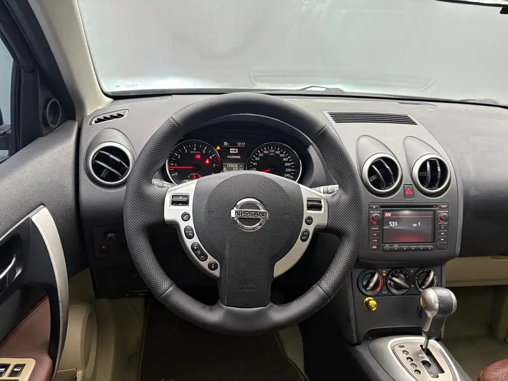 NISSAN QASHQAI 2015