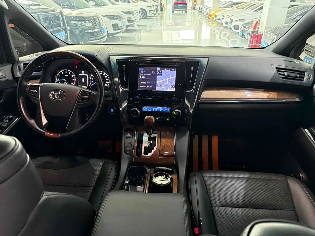 TOYOTA ALPHARD 2018