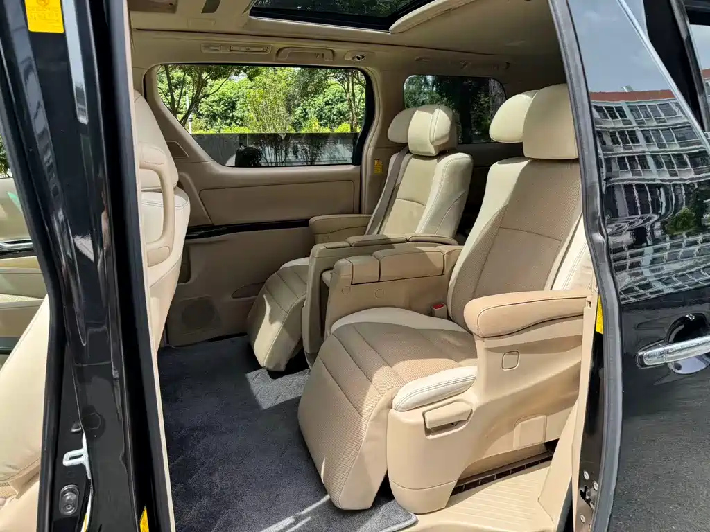 TOYOTA ALPHARD 2012