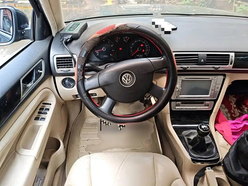 VOLKSWAGEN PASSAT LINGYU 2011