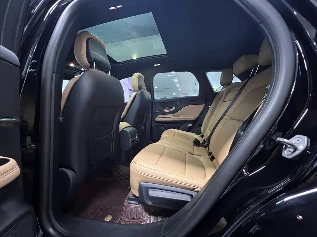 LINCOLN ADVENTURER 2021