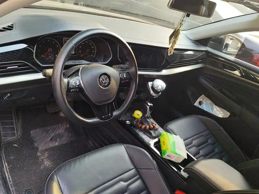 VOLKSWAGEN PASSAT 2019