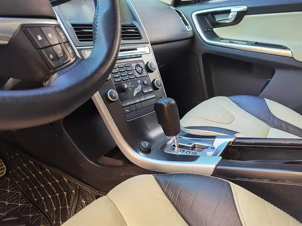 VOLVO XC60 IMPORT 2011