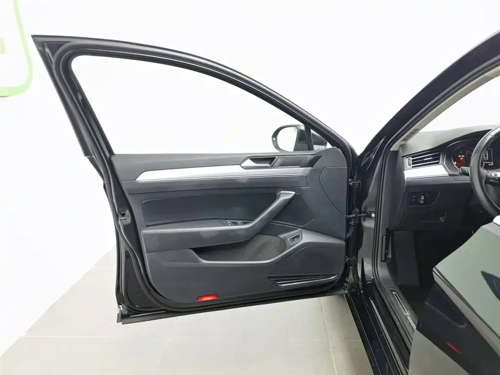 VOLKSWAGEN MAGOTAN 2019