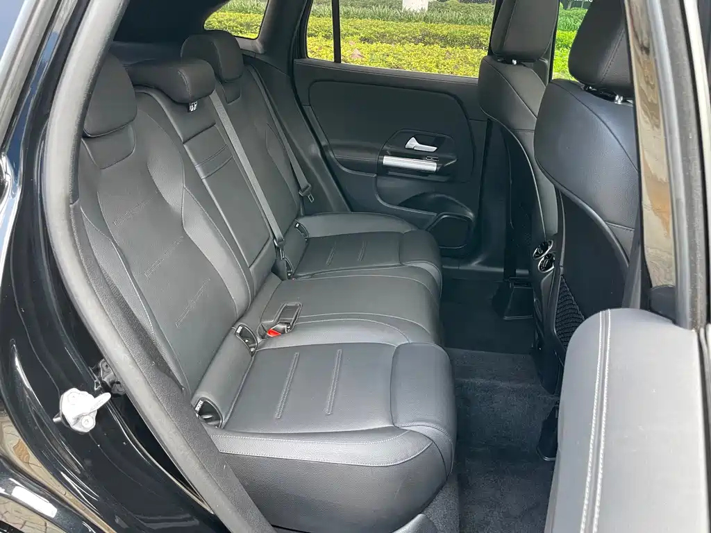 MERCEDES BENZ GLA 2022