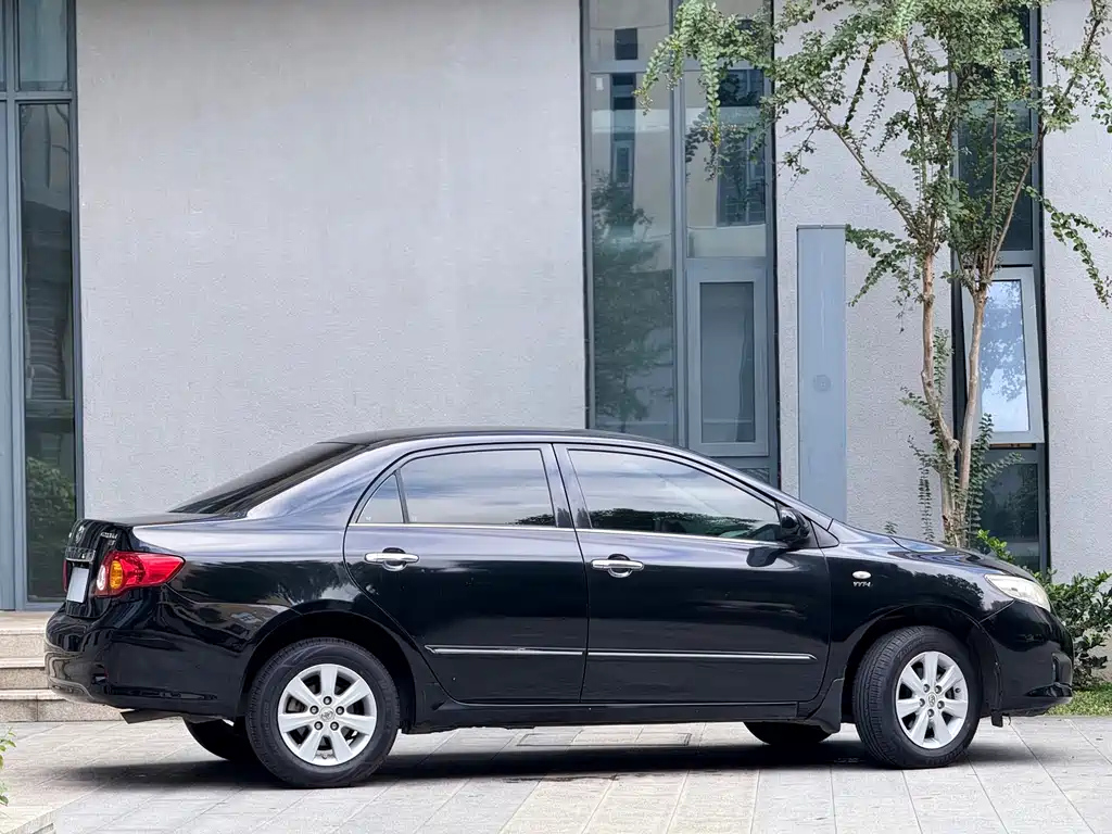 TOYOTA COROLLA 2010