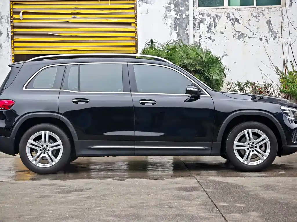 MERCEDES BENZ GLB 2023