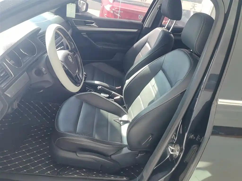 VOLKSWAGEN LAVIDA 2016