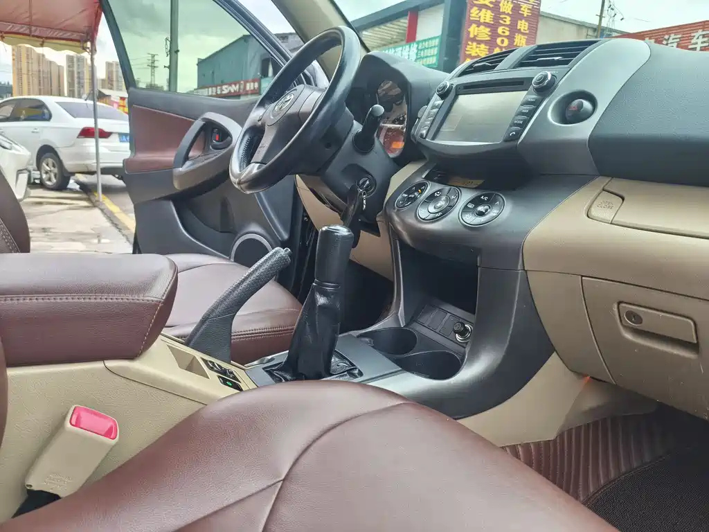 TOYOTA RAV4 RONGFANG 2013