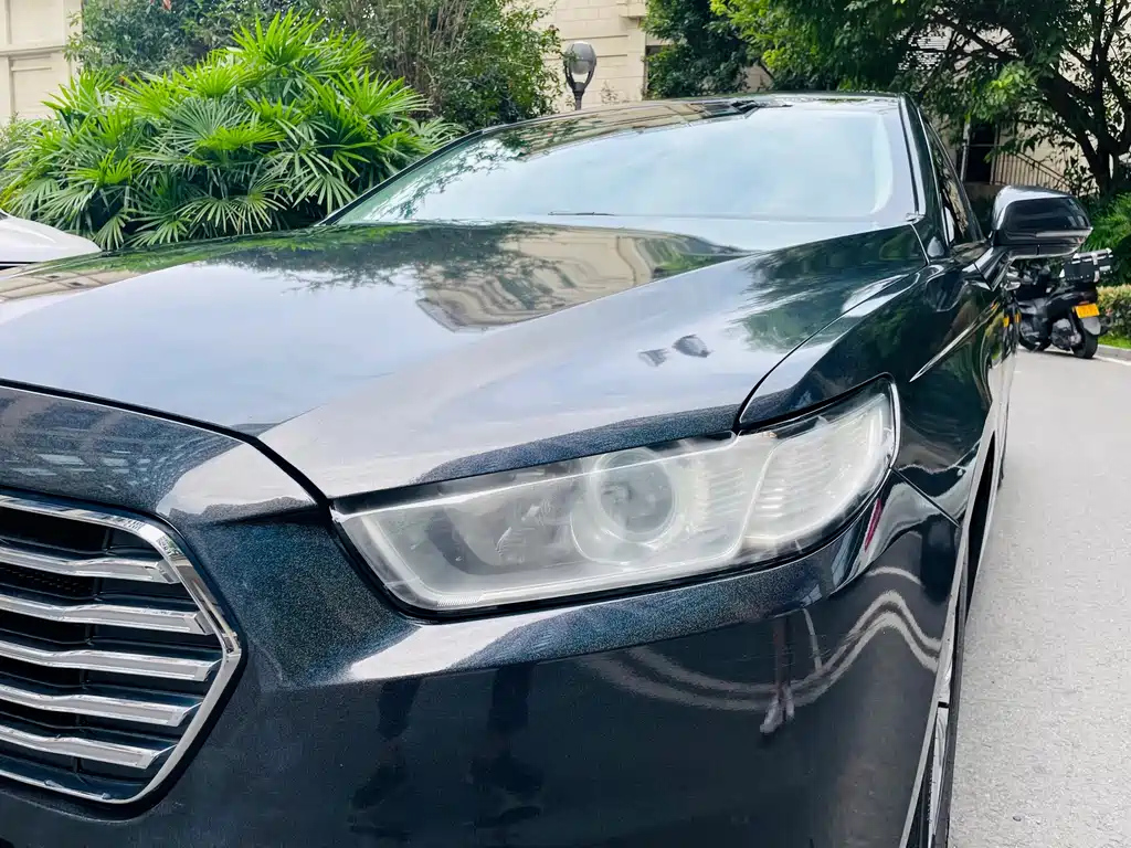 FORD TAURUS 2018