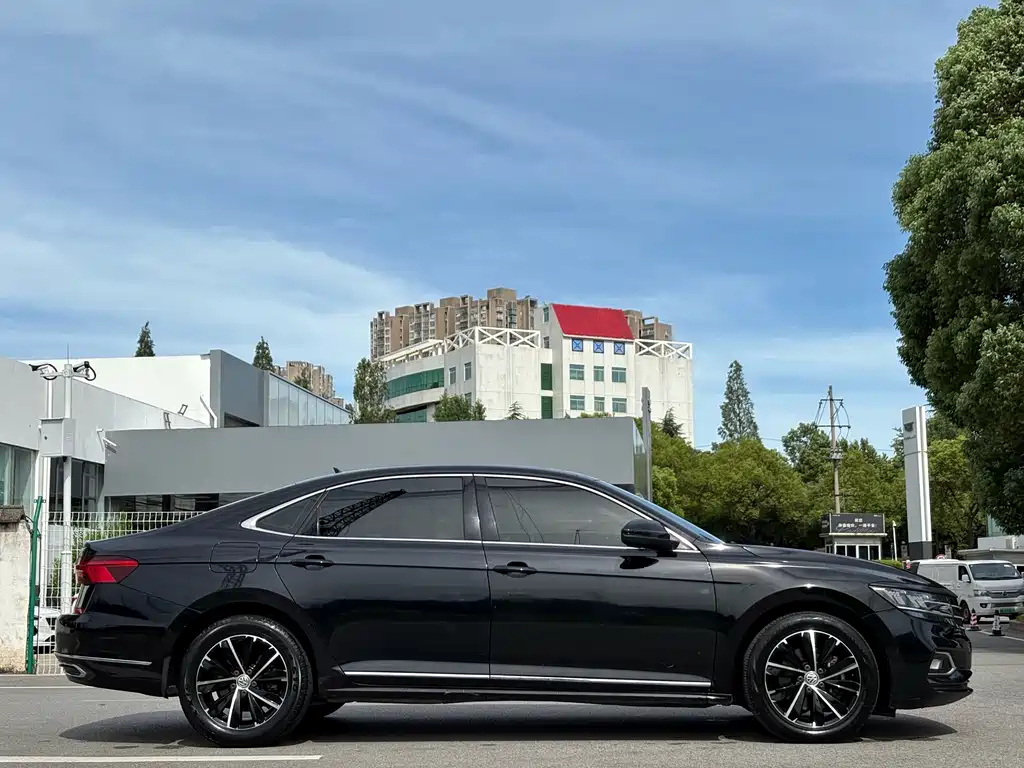 VOLKSWAGEN PASSAT 2019