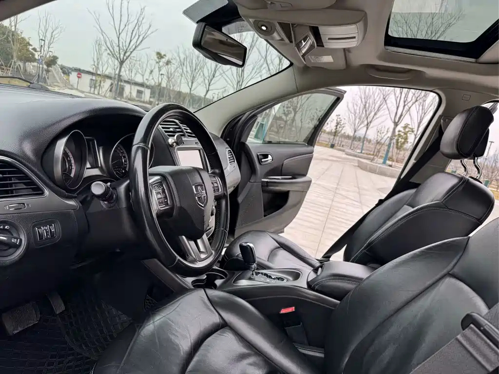 DODGE JCUV 2015