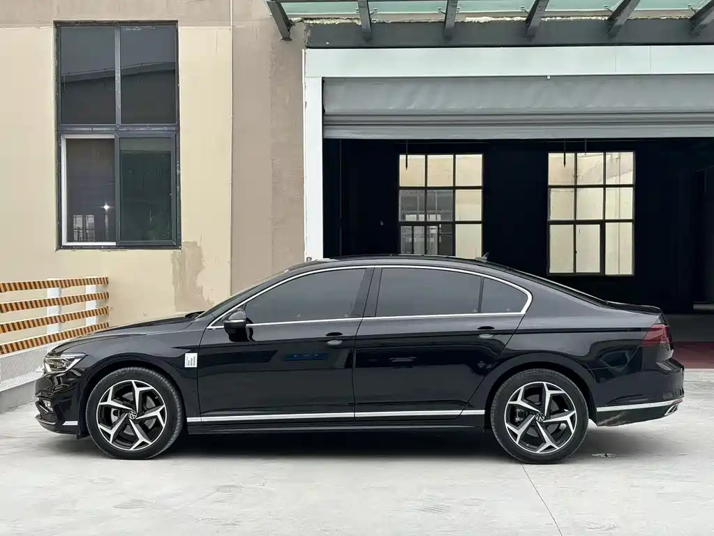 VOLKSWAGEN MAGOTAN 2025