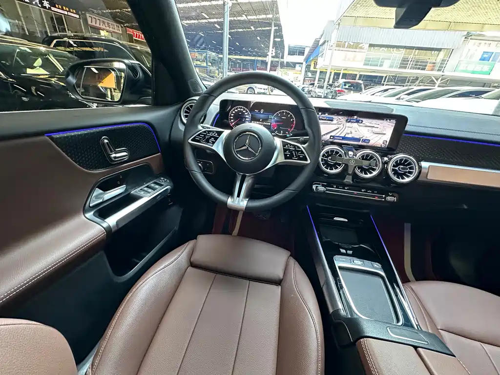 MERCEDES BENZ GLB 2024