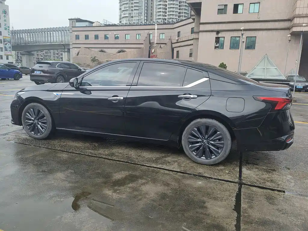 NISSAN TEANA 2023