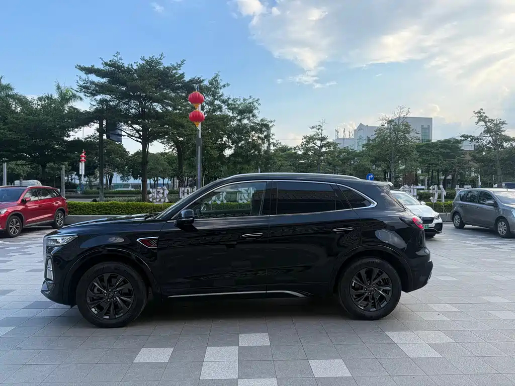 HONGQI HS5 2023