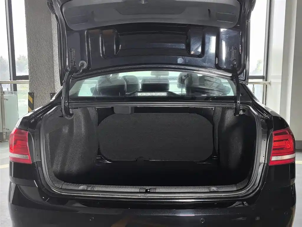 VOLKSWAGEN LAVIDA 2016