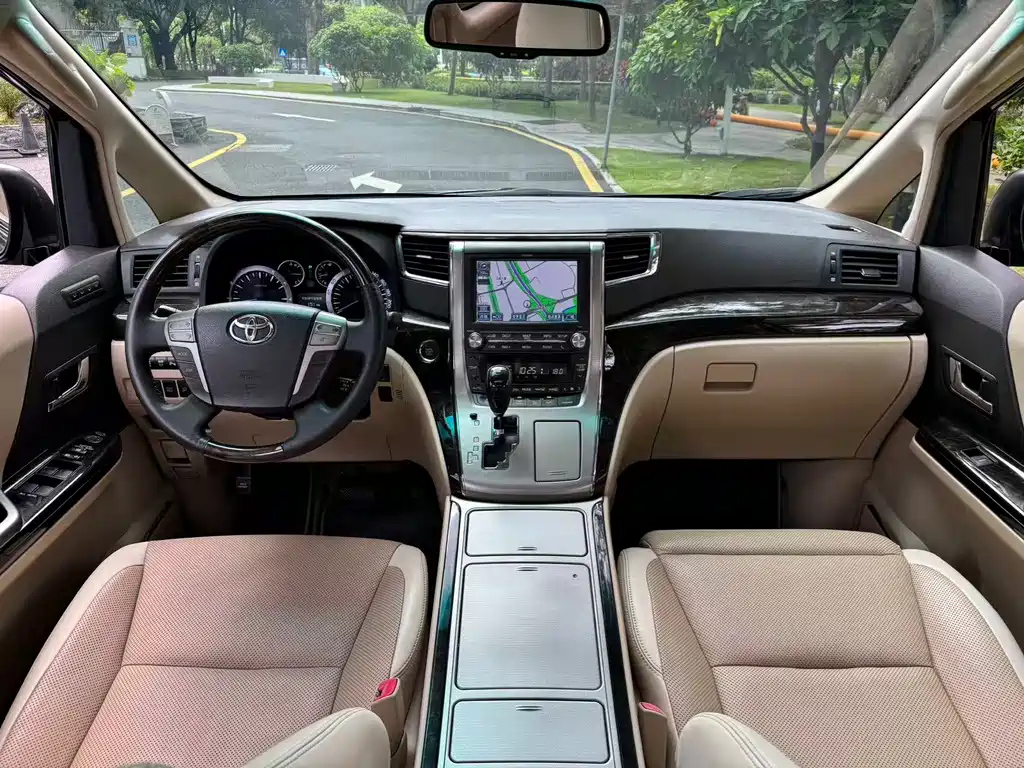 TOYOTA ALPHARD 2012