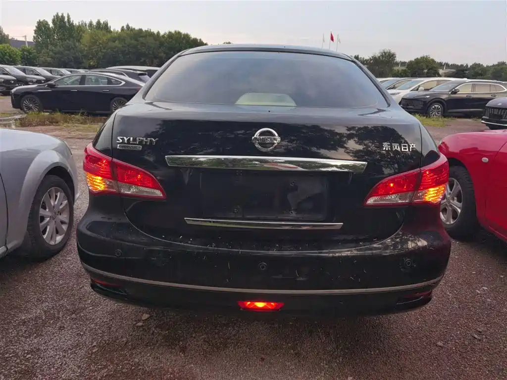 NISSAN SYLPHY 2018