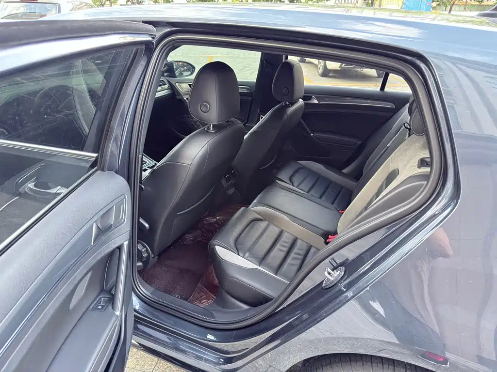 VOLKSWAGEN GOLF 2020