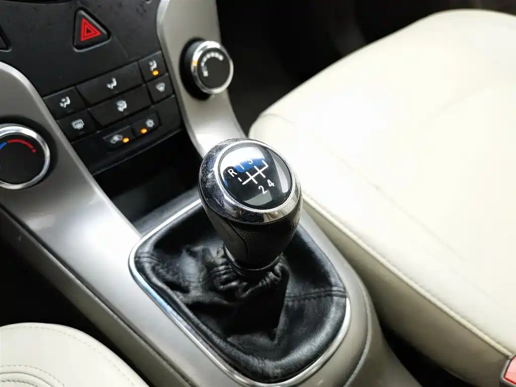 CHEVROLET CRUZE 2015