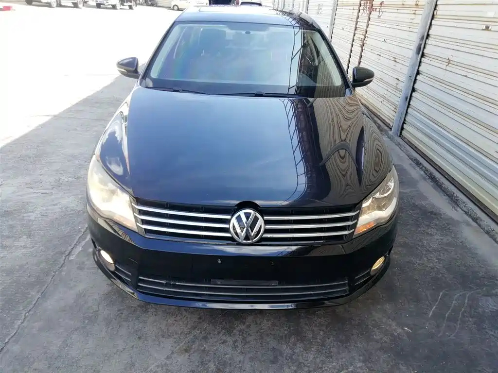VOLKSWAGEN BORA 2014