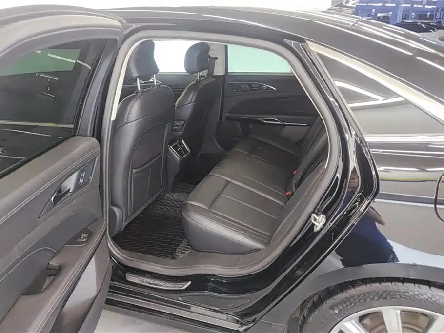 FORD TAURUS 2019