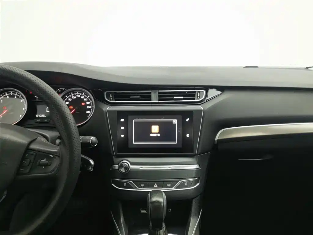 PEUGEOT 408 2015