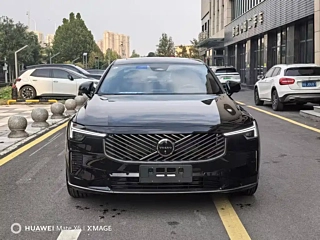 VOLVO S90 2025