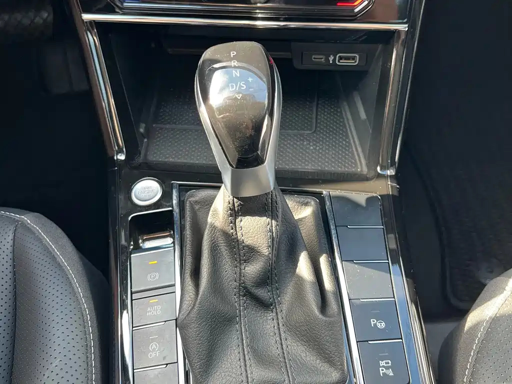 VOLKSWAGEN PASSAT 2025