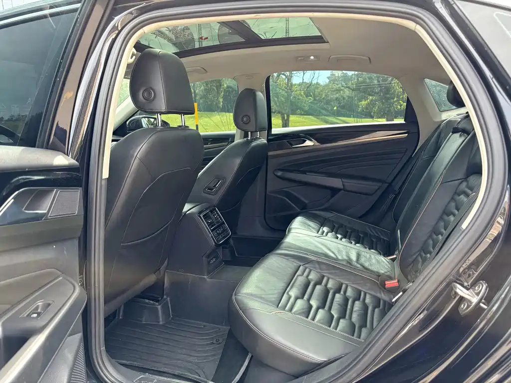 VOLKSWAGEN PASSAT 2019