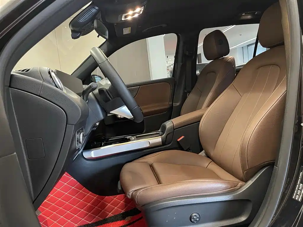 MERCEDES BENZ GLB 2024