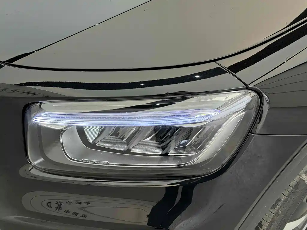 MERCEDES BENZ GLB 2025