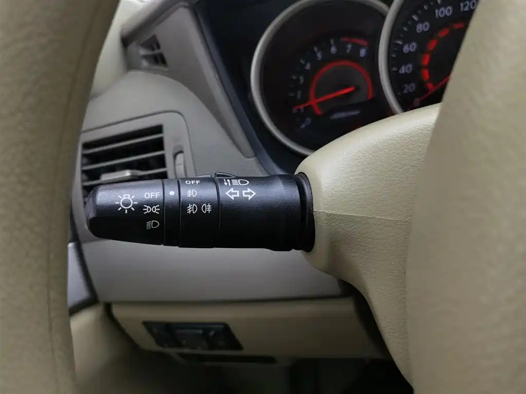 NISSAN SYLPHY 2012