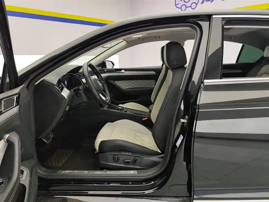 VOLKSWAGEN MAGOTAN 2023